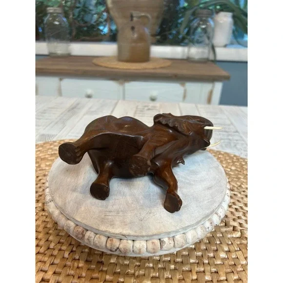 Vintage hand carved elephant with tusks. - Picture 5 of 7